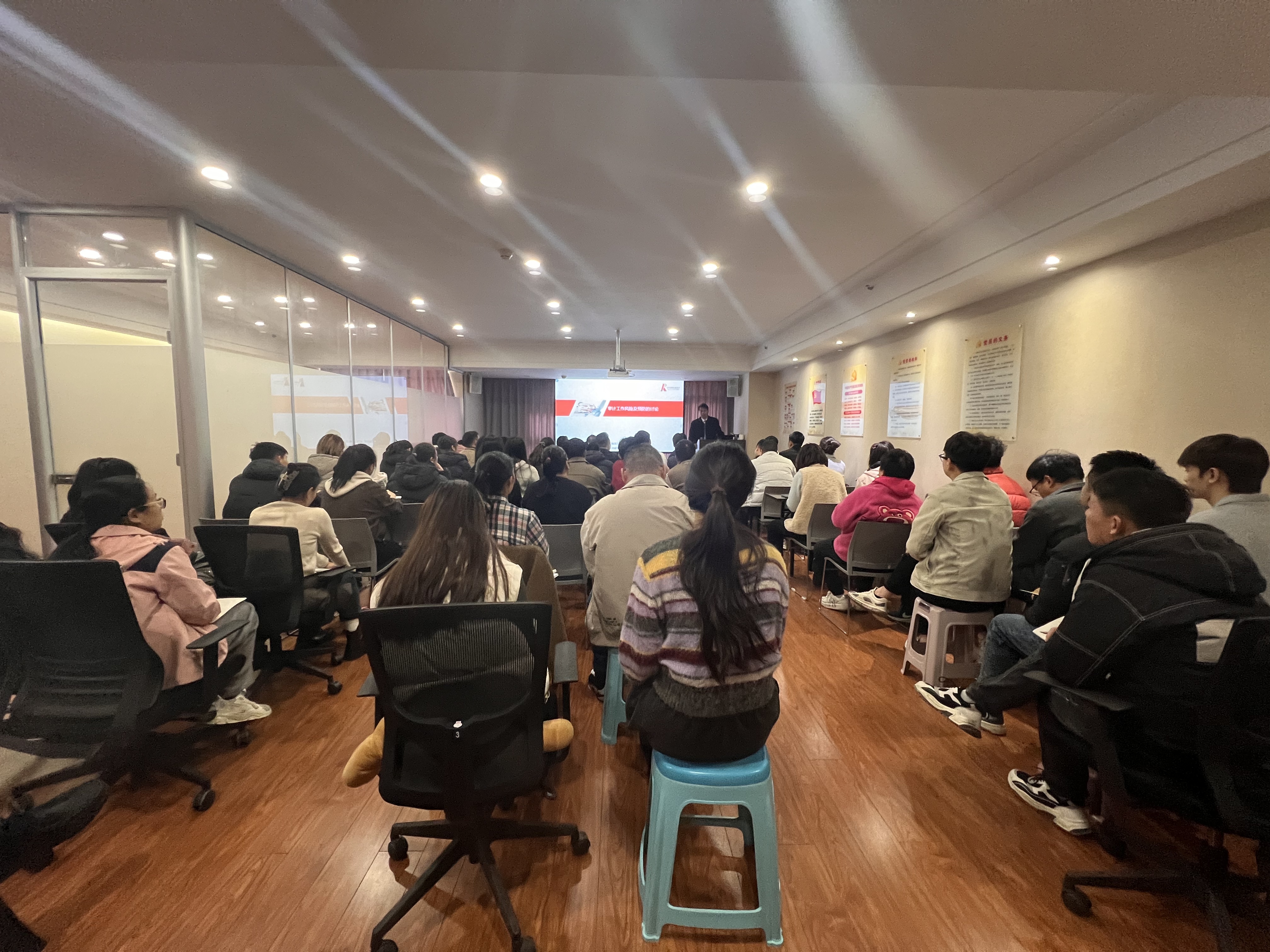 筑牢法律防线  护航企业发展